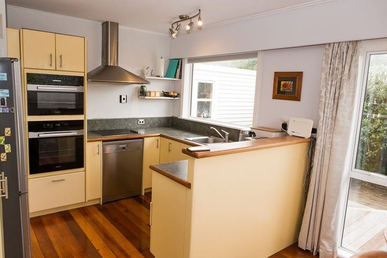 Photo of property in 75 Moorefield Road, Johnsonville, Wellington, 6037