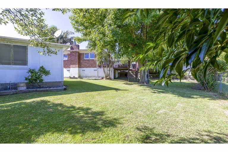 Photo of property in 52 Sylvan Crescent, Te Atatu South, Auckland, 0610