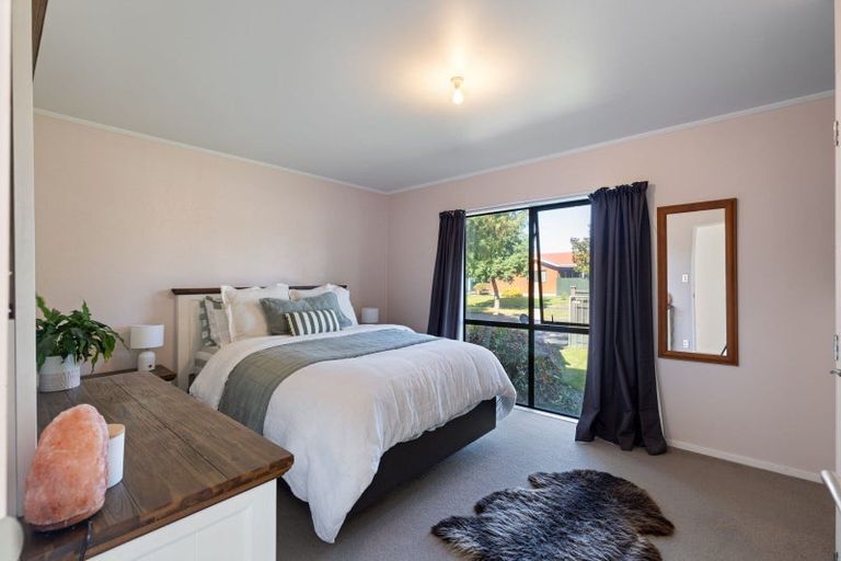 Photo of property in 16 Gladys Place, Kelvin Grove, Palmerston North, 4414