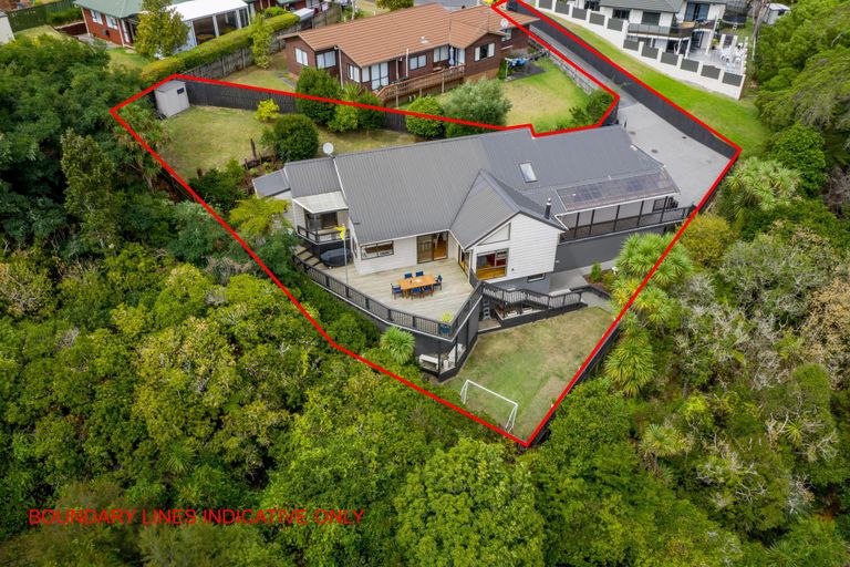 Photo of property in 29 Woodview Rise, Botany Downs, Auckland, 2010