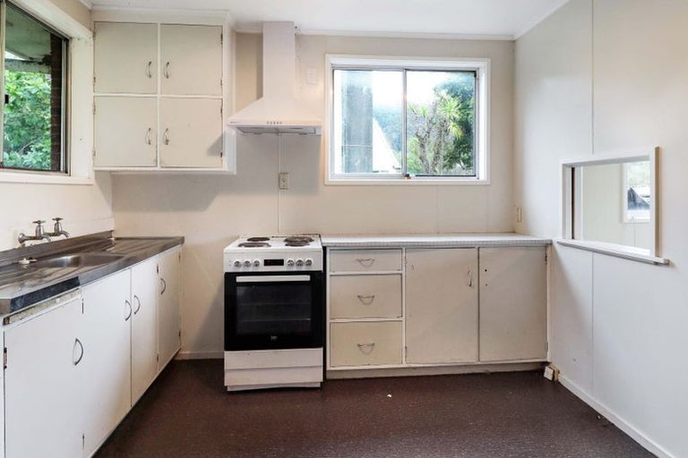 Photo of property in 113-115 Horoeka Street, Stokes Valley, Lower Hutt, 5019