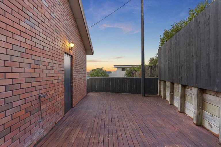 Photo of property in 9 Pohutukawa Avenue, Red Beach, 0932
