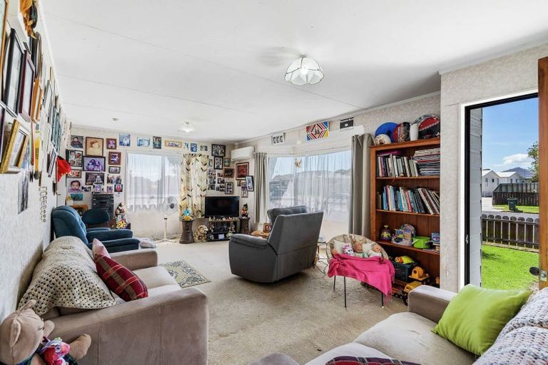 Photo of property in 86 Maplesden Drive, Clendon Park, Auckland, 2103