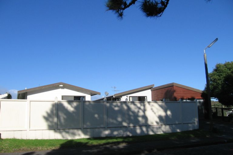 Photo of property in 21 Freyberg Crescent, Waikanae Beach, Waikanae, 5036