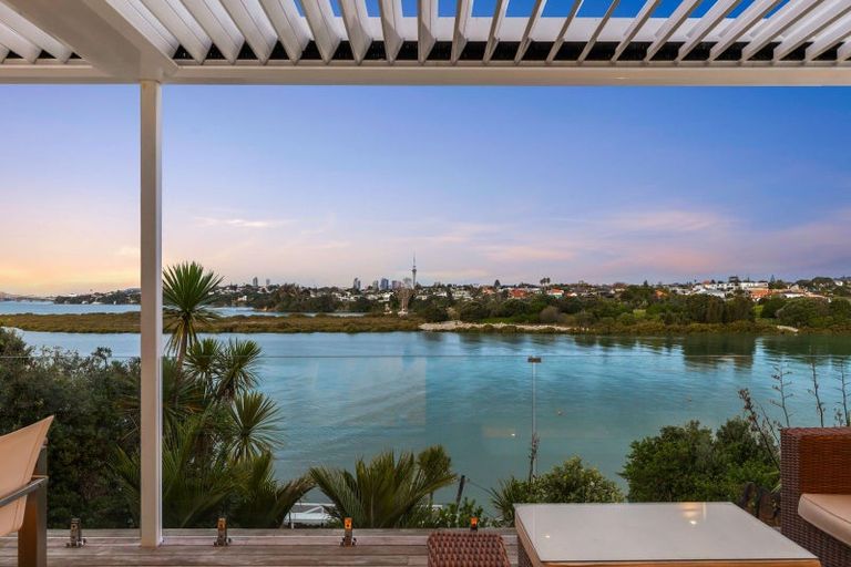 Photo of property in 1 Bangor Street, Point Chevalier, Auckland, 1022