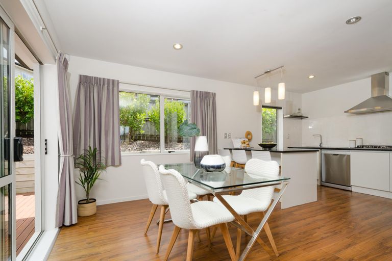 Photo of property in 47 South Kensington Way, Henderson, Auckland, 0612