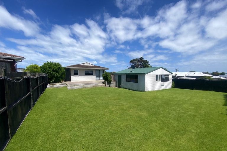 Photo of property in 18 Bundena Place, Clendon Park, Auckland, 2103
