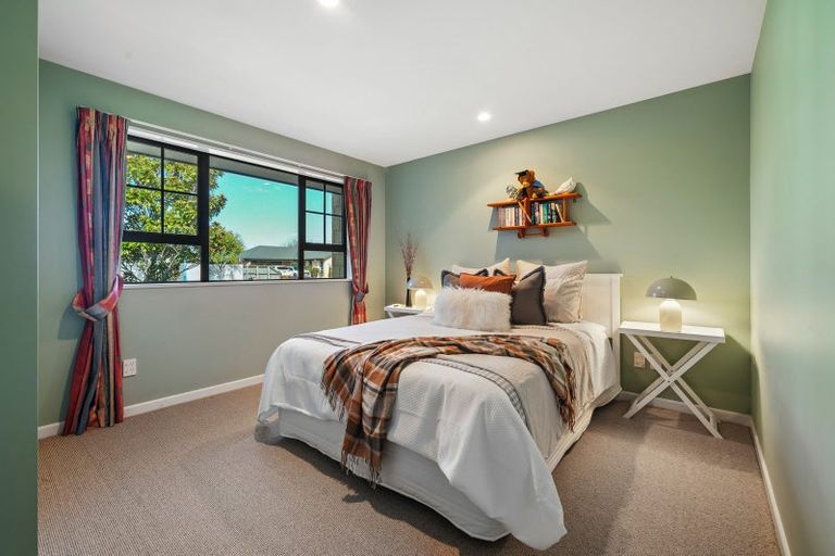 Photo of property in 40 Coolspring Way, Redwood, Christchurch, 8051