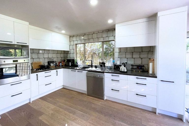 Photo of property in 126 Wiseley Road, West Harbour, Auckland, 0618