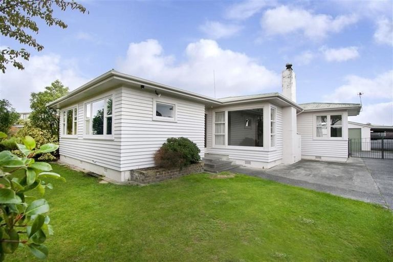 Photo of property in 14 Kapiti Place, Awapuni, Palmerston North, 4412