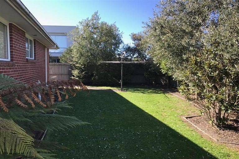 Photo of property in 22 Dinton Street, Russley, Christchurch, 8042