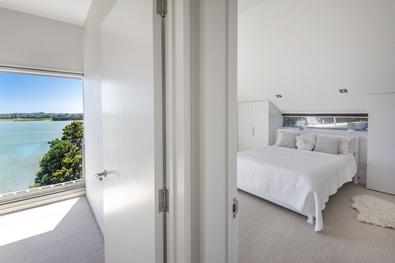 Photo of property in 10a First Avenue, Stanley Point, Auckland, 0624