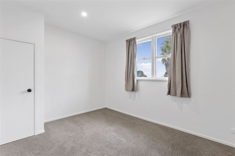 Photo of property in 70b Colwill Road, Massey, Auckland, 0614