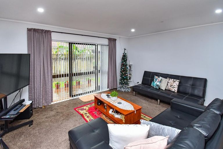 Photo of property in 2/24 Grove Road, Papakura, 2110