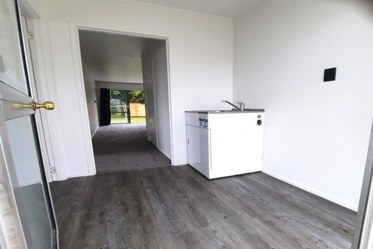 Photo of property in 2/27 Mon Desir Place, Manurewa, Auckland, 2102