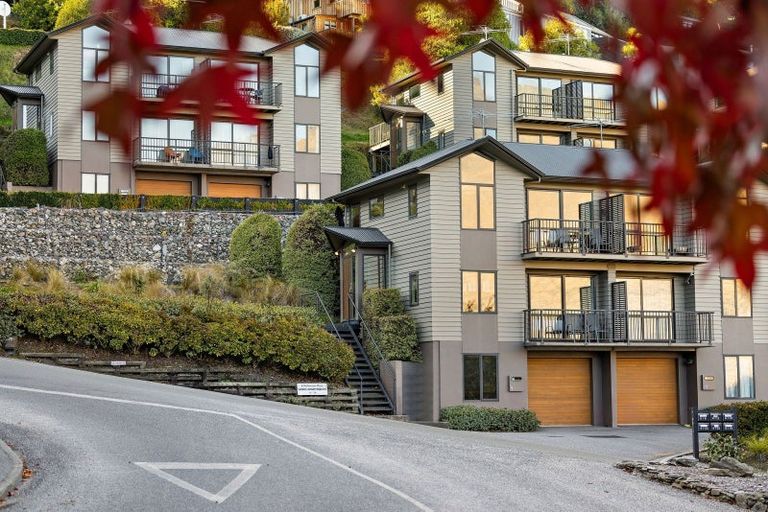 Photo of property in Arno Apartment, 9/8 Mckerrow Place, Sunshine Bay, Queenstown, 9300