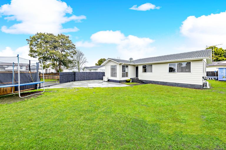 Photo of property in 11 Hinton Place, Weymouth, Auckland, 2103
