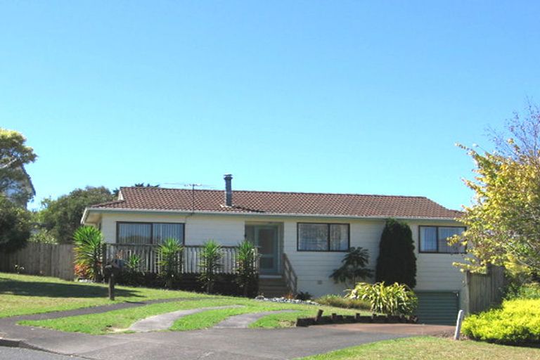 Photo of property in 15 Peterhouse Place, West Harbour, Auckland, 0618