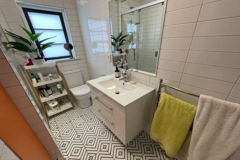 Photo of property in Westhaven Apartments, 11/127 Molesworth Street, Thorndon, Wellington, 6011