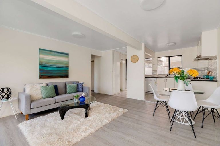 Photo of property in 2/11 Overton Road, Papatoetoe, Auckland, 2025