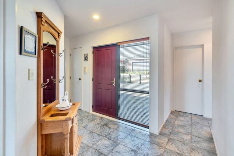 Photo of property in 93a Sturges Road, Henderson, Auckland, 0612