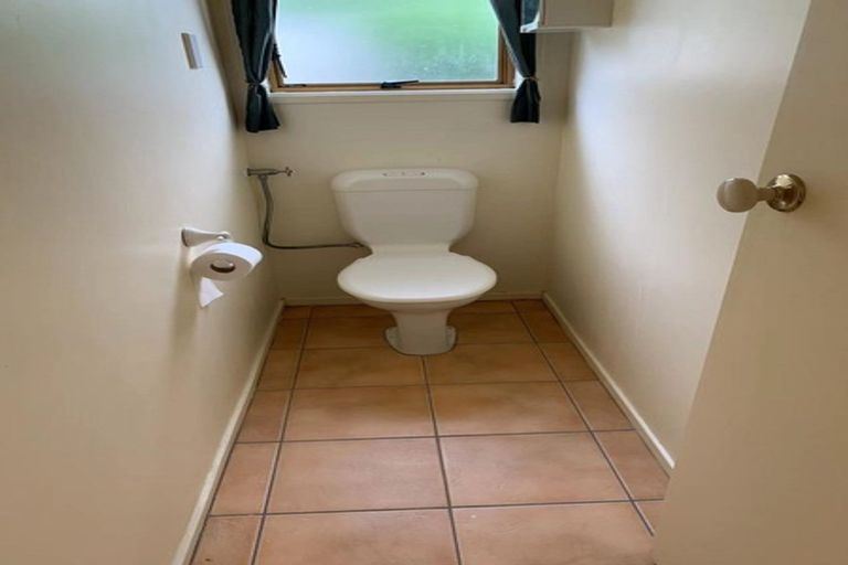 Photo of property in 36 Kiteroa Terrace, Rothesay Bay, Auckland, 0630