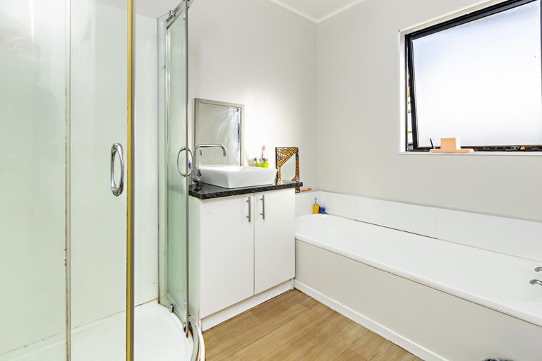 Photo of property in 3/22 Barneys Farm Road, Clendon Park, Auckland, 2103