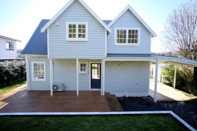 Photo of property in 28 Albatross Close, Whitby, Porirua, 5024