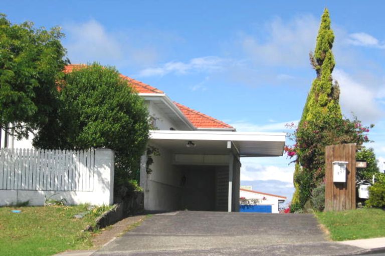 Photo of property in 2/857 Beach Road, Waiake, Auckland, 0630