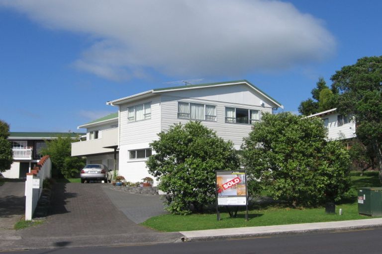 Photo of property in 142 Mokoia Road, Chatswood, Auckland, 0626