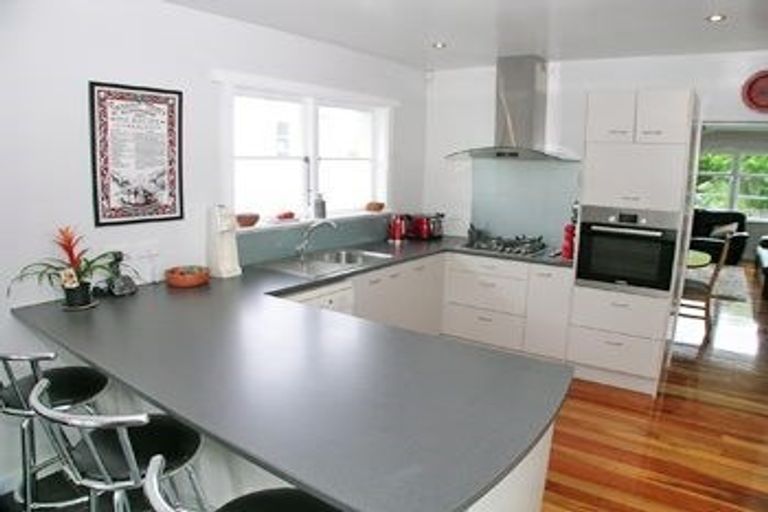 Photo of property in 41 Collins Avenue, Tawa, Wellington, 5028