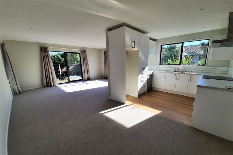 Photo of property in 2/115 Prestons Road, Redwood, Christchurch, 8051