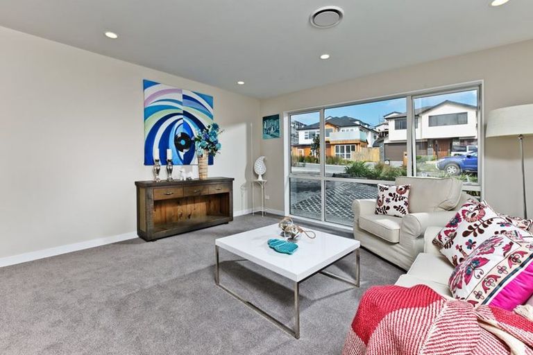 Photo of property in 17 Bounty Road, Long Bay, Auckland, 0630