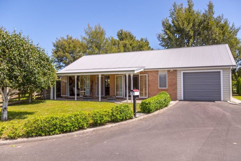 Photo of property in 7 Orchard Road, Greytown, 5712