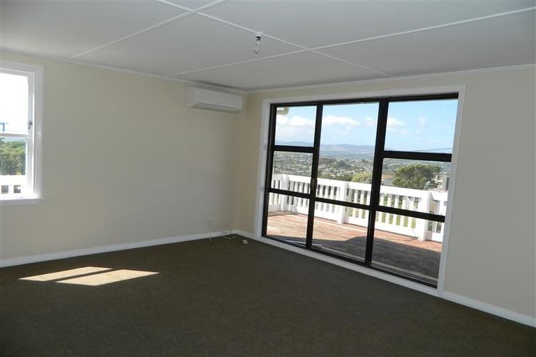 Photo of property in 2 Rakihau Place, Titahi Bay, Porirua, 5022