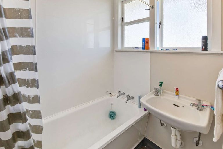 Photo of property in 26-28 Matipo Street, Castlecliff, Whanganui, 4501