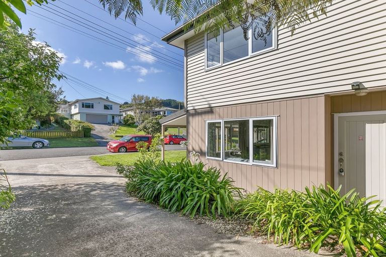 Photo of property in 2/19 Ranui Terrace, Tawa, Wellington, 5028