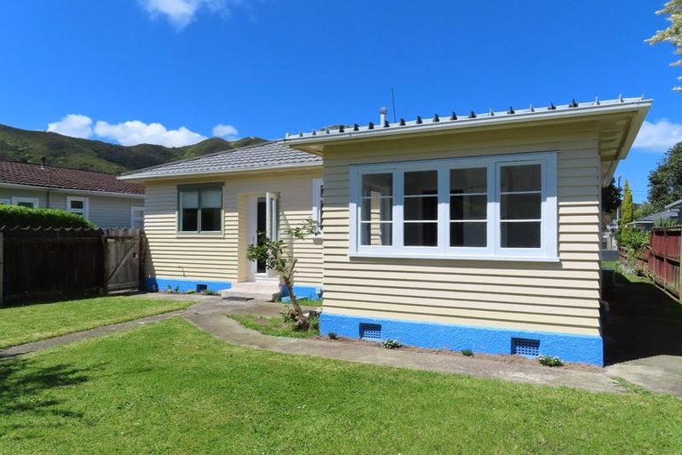 Photo of property in 17 Saint Ronans Avenue, Waterloo, Lower Hutt, 5011