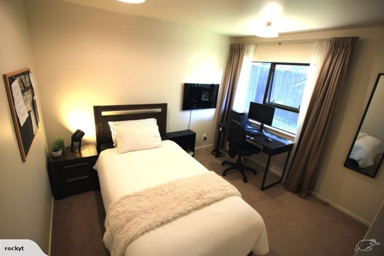 Photo of property in 2/660 Beach Road, Browns Bay, Auckland, 0630