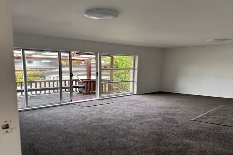 Photo of property in 1/7 Dakota Avenue, Beach Haven, Auckland, 0626