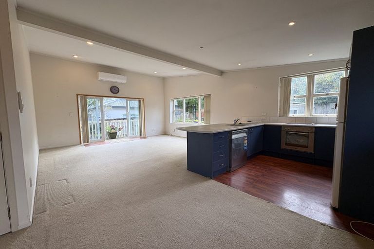 Photo of property in 37a Seaton Road, Murrays Bay, Auckland, 0630