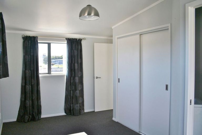 Photo of property in 16b Woodall Place, Totara Vale, Auckland, 0627