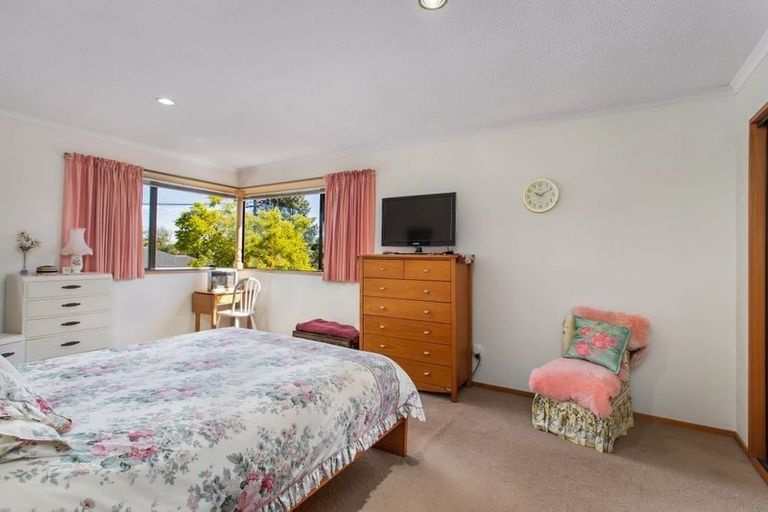 Photo of property in 10 Corfe Street, Ilam, Christchurch, 8041
