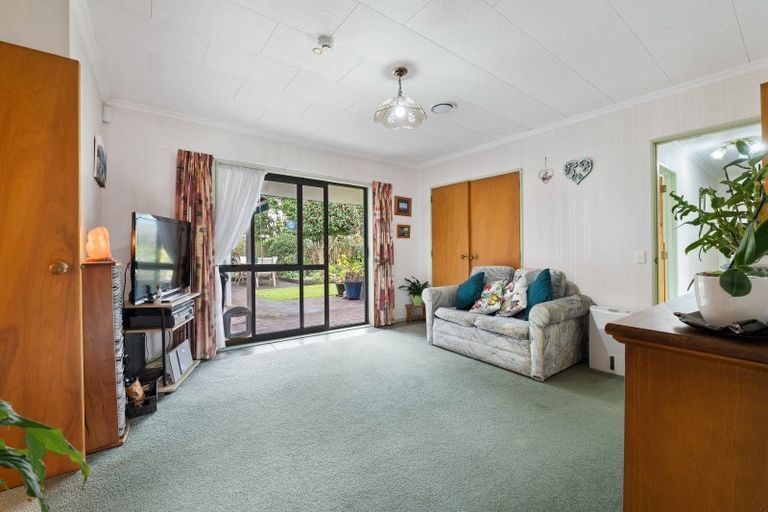 Photo of property in 35 Manu Crescent, Upper Vogeltown, New Plymouth, 4310