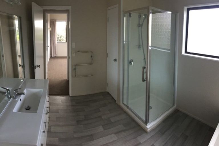 Photo of property in 1/13 Naviti Place, Browns Bay, Auckland, 0630