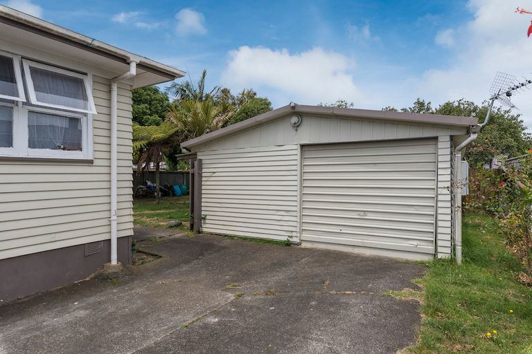 Photo of property in 17 Addington Avenue, Manurewa, Auckland, 2102