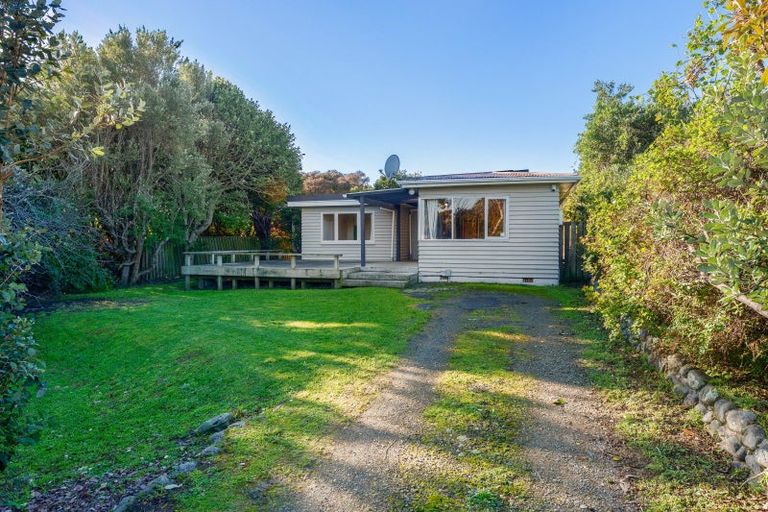 Photo of property in 1 Titoki Road, Raumati Beach, Paraparaumu, 5032