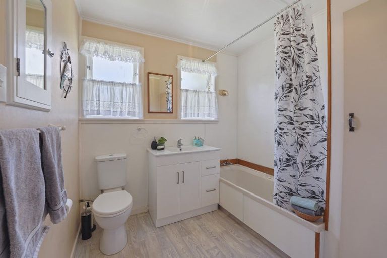 Photo of property in 11 Cole Street, Naenae, Lower Hutt, 5011