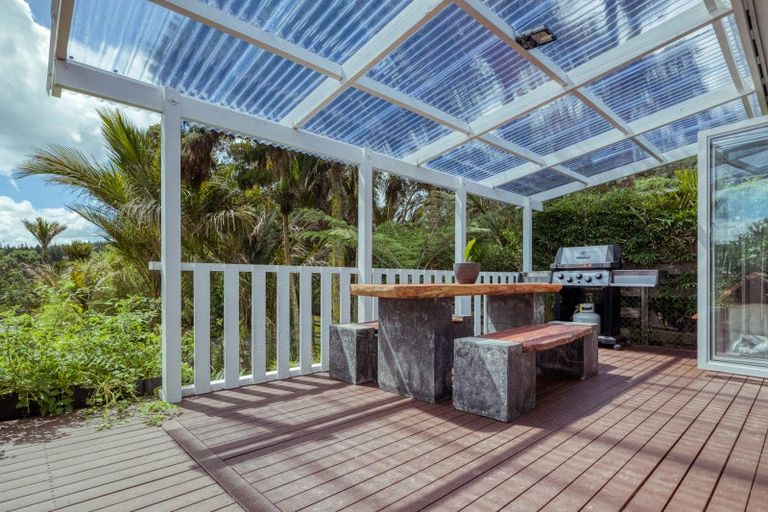 Photo of property in 213 Motutara Road, Muriwai, Waimauku, 0881