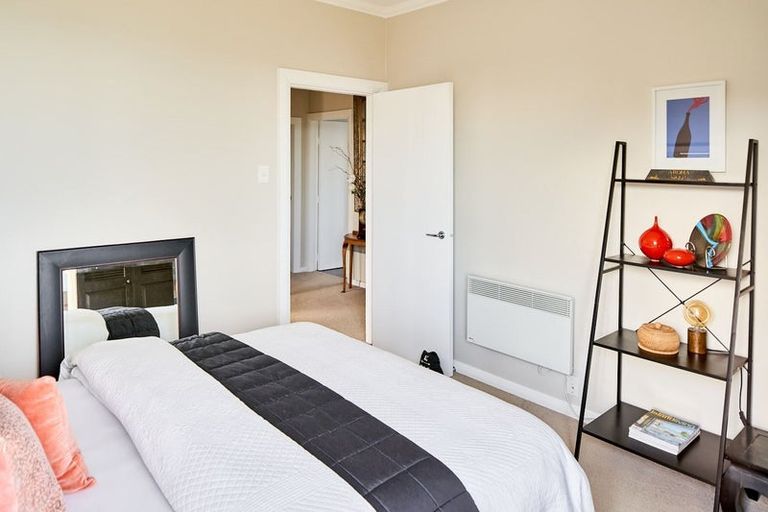 Photo of property in 1 Singers Road, Korokoro, Lower Hutt, 5012